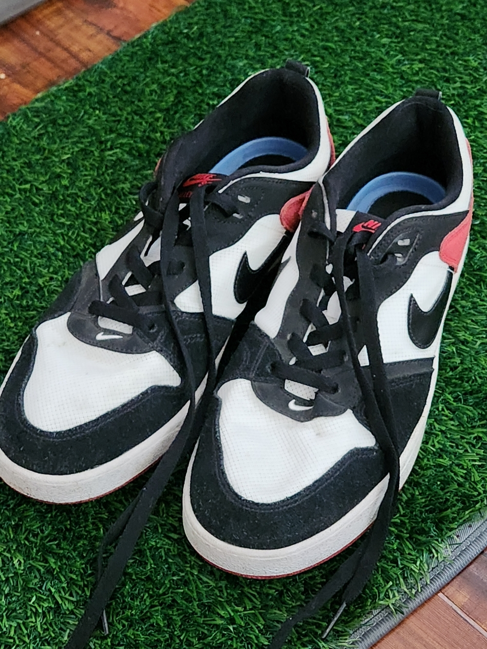 Nike SB Alleyoop In The White  University Red Colorway Low Top Sneakers For MEN'